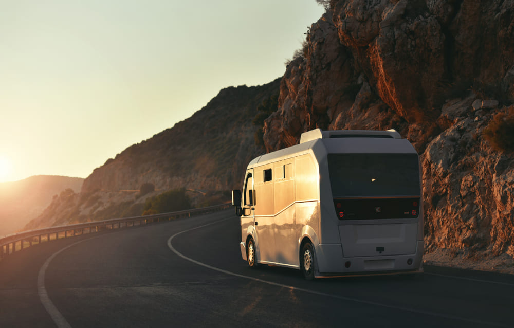 autocar de închiriat pentru un roadtrip prin România