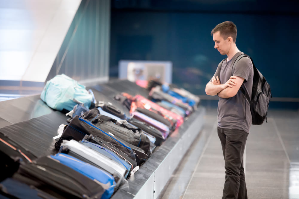 Banda cu bagaj in aeroport